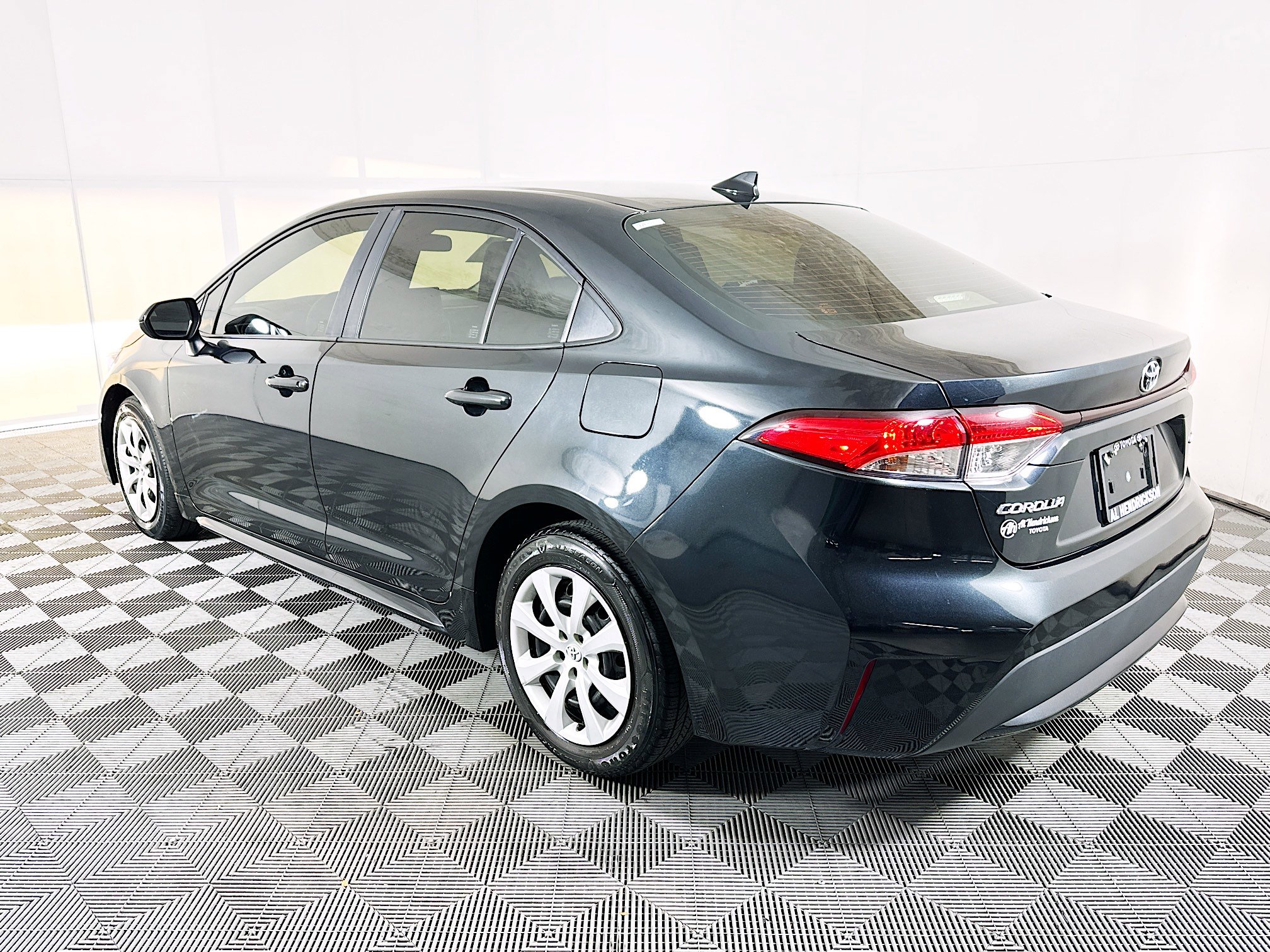 Used 2022 Toyota Corolla LE image 5