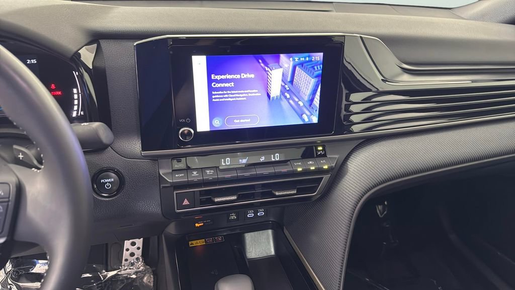 Used 2025 Toyota Camry SE w/ Convenience Package FWD image 20
