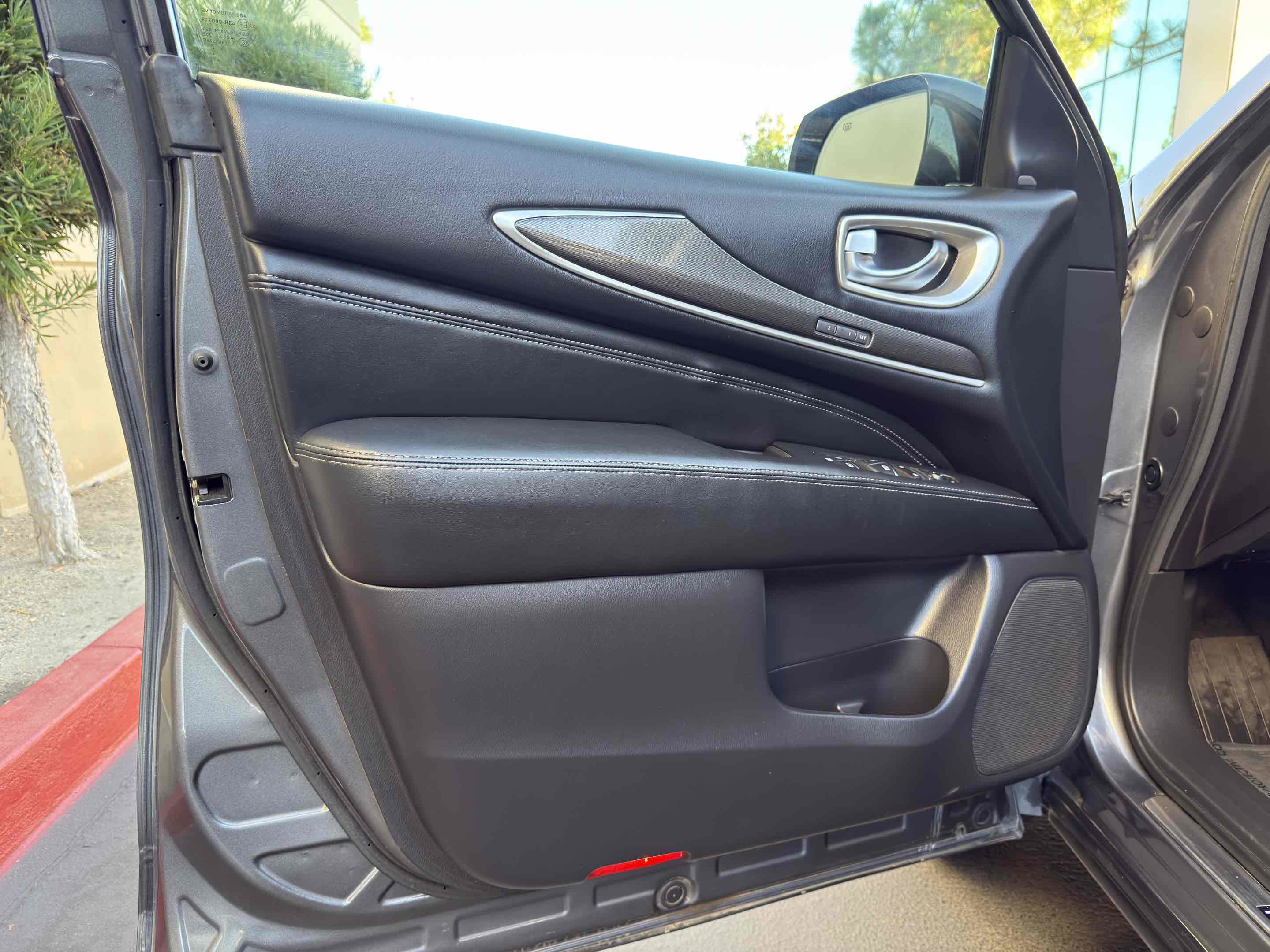 Used 2017 INFINITI QX60 FWD w/ Premium Plus Package image 35