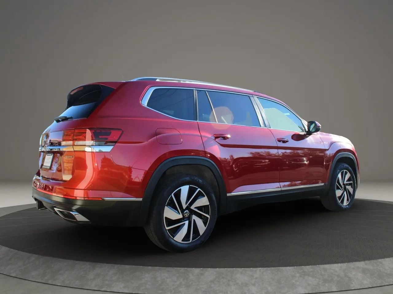 Used 2024 Volkswagen Atlas SEL image 9