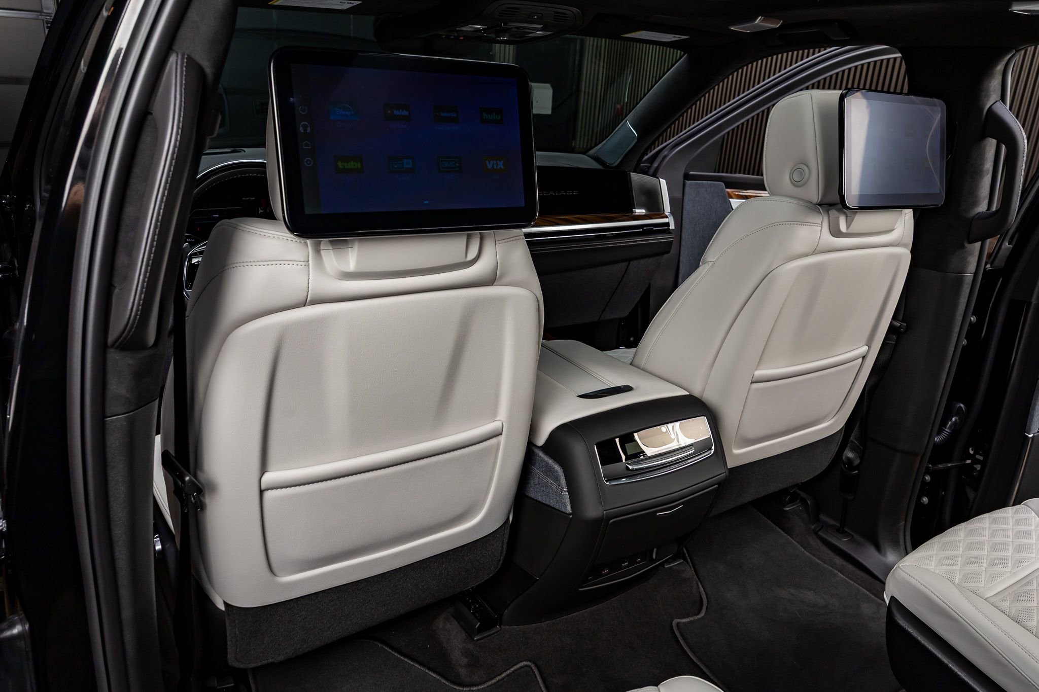 Used 2026 Cadillac Escalade Platinum Sport w/ LPO, ONYX Package image 35