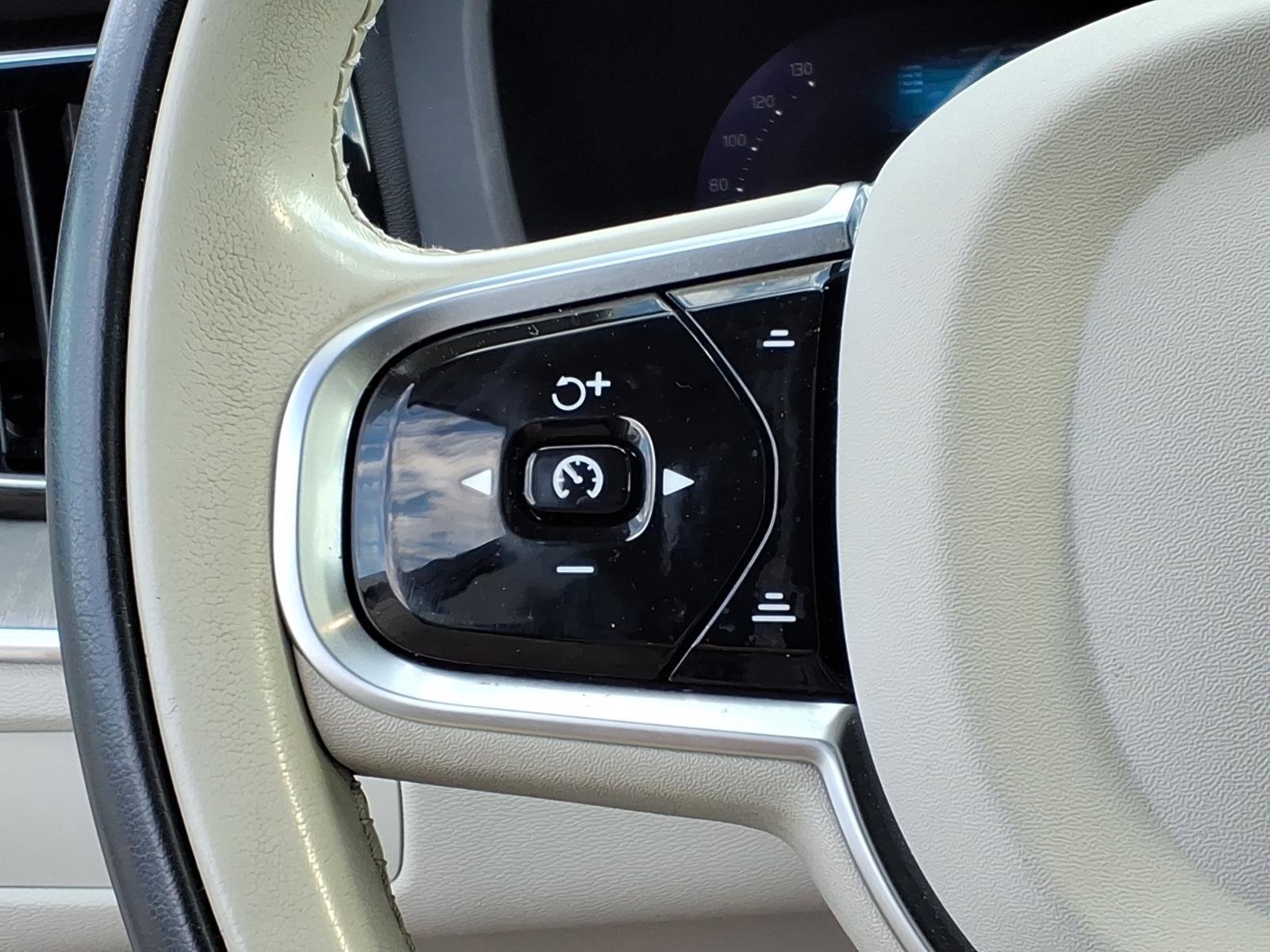 Certified 2023 Volvo XC60 B5 Plus w/ Protection Package Premier image 27