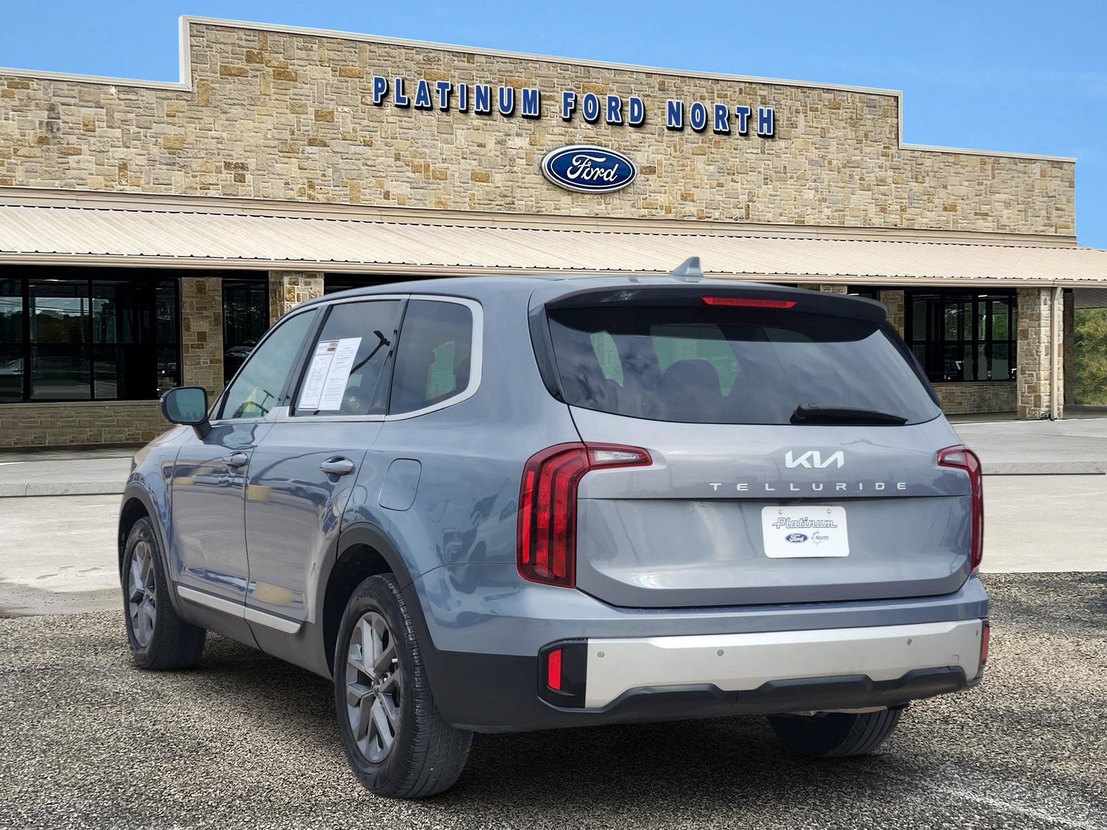 Used 2024 Kia Telluride LX FWD image 4