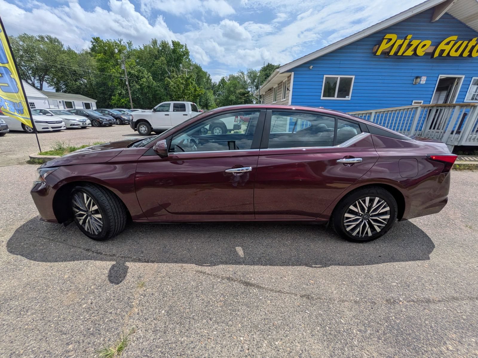 Used 2023 Nissan Altima 2.5 SV FWD image 3