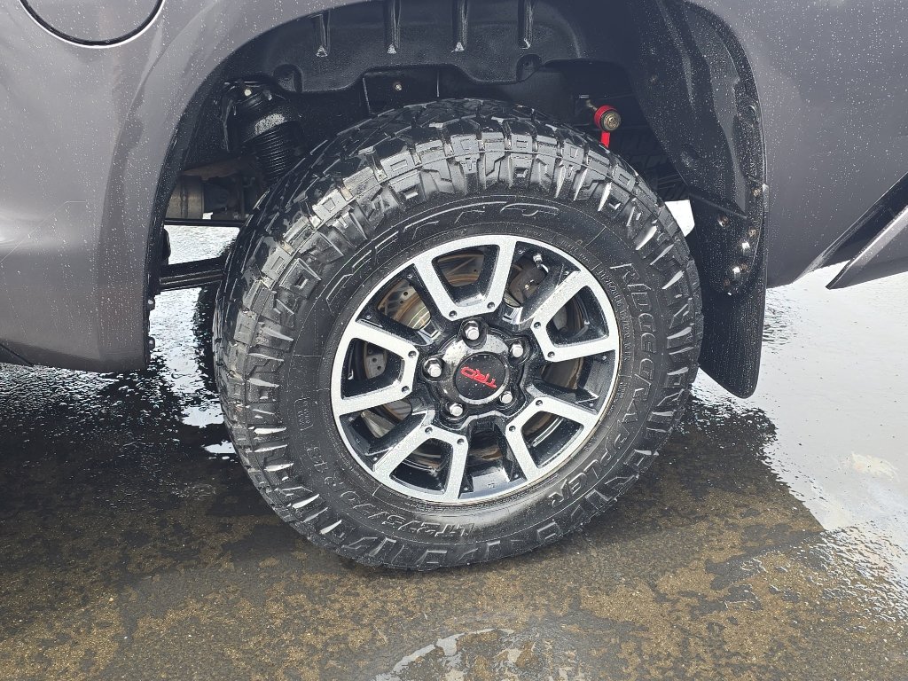 Used 2015 Toyota Tundra Limited w/ Limited Premium Package AWD/4WD image 10