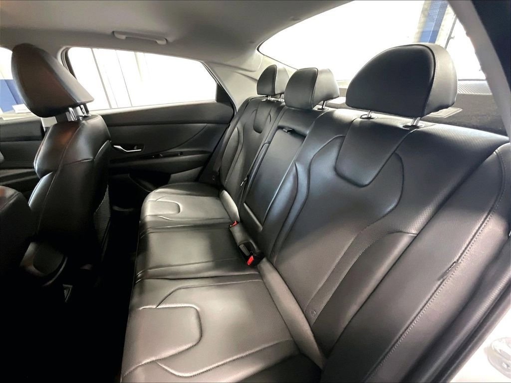 Used 2025 Hyundai Elantra Limited FWD image 15