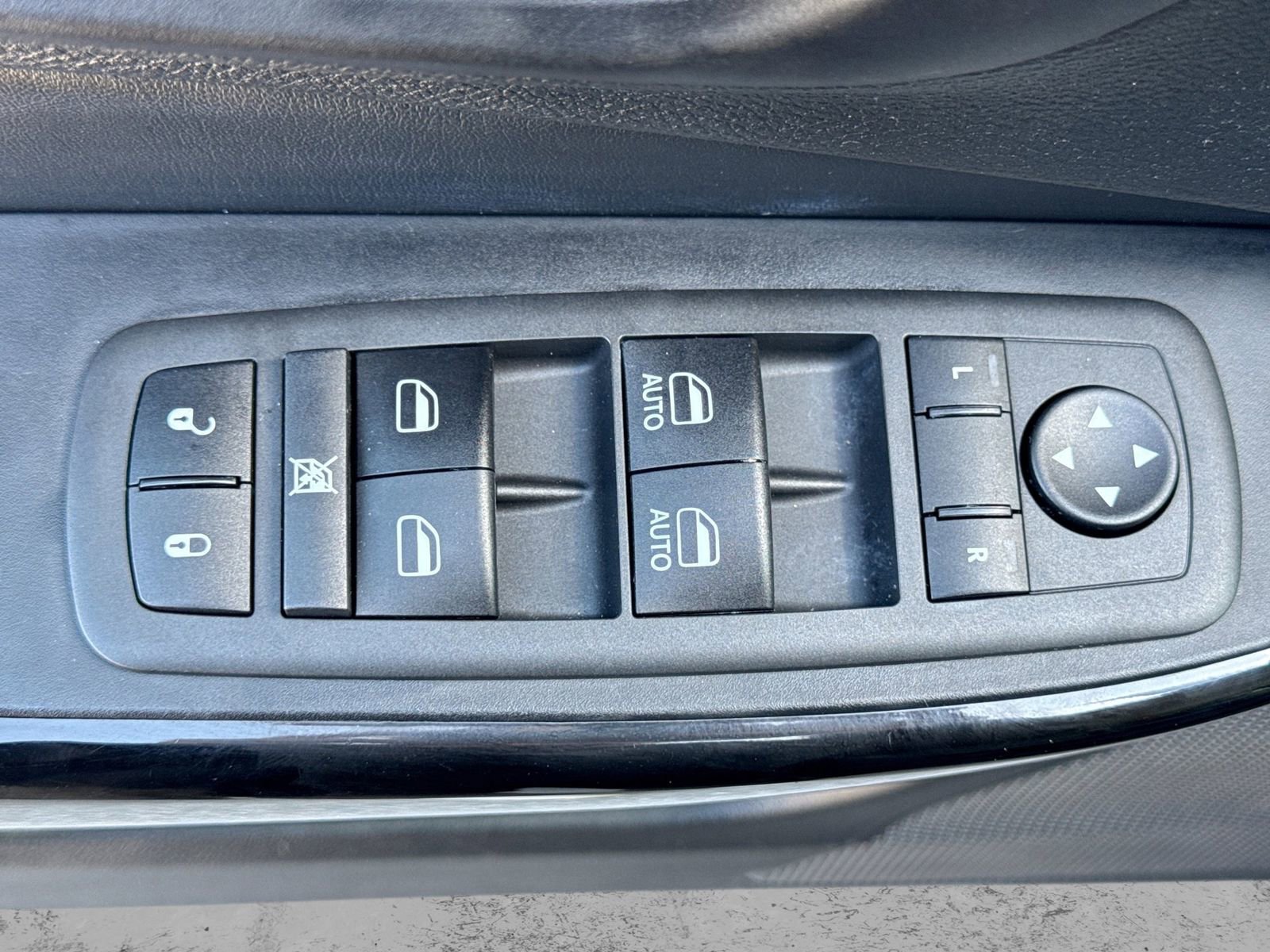 Used 2021 Jeep Cherokee Latitude Lux w/ Sun & Sound Group AWD/4WD image 17