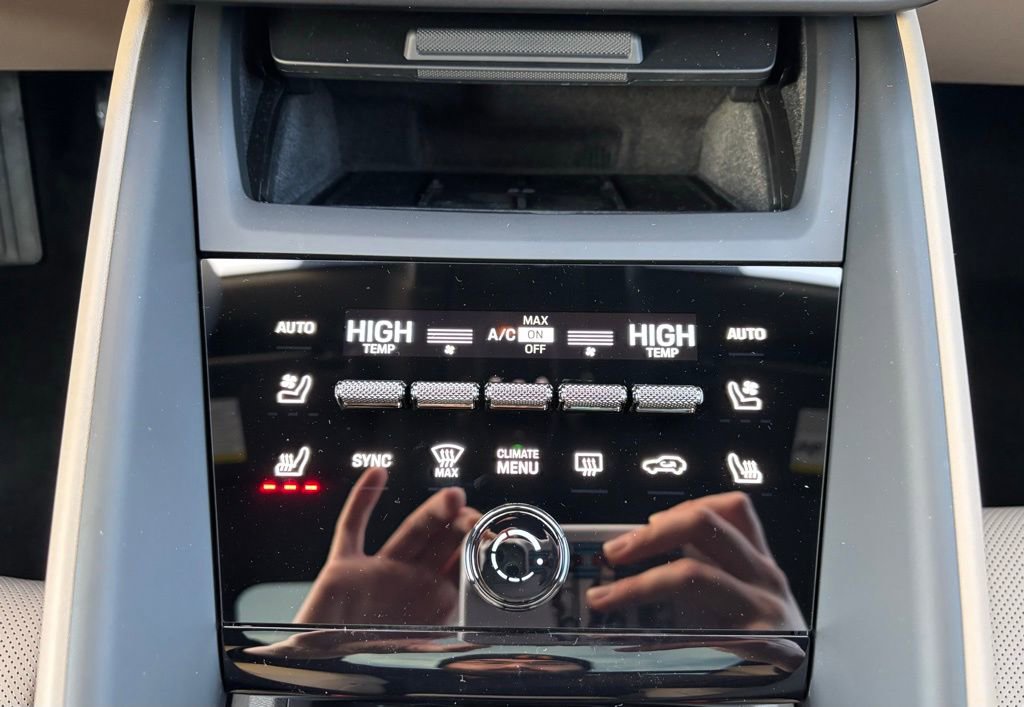 New 2025 Porsche Macan 4 Electric image 28