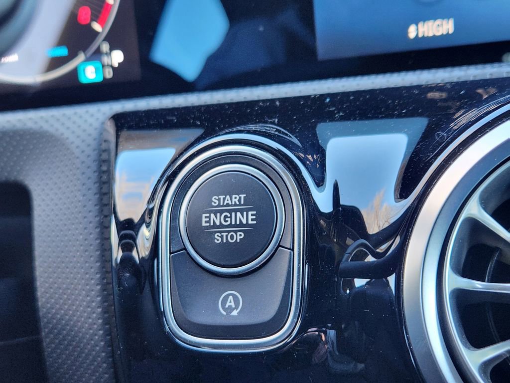 Used 2025 Mercedes-Benz CLA 250 4MATIC image 12
