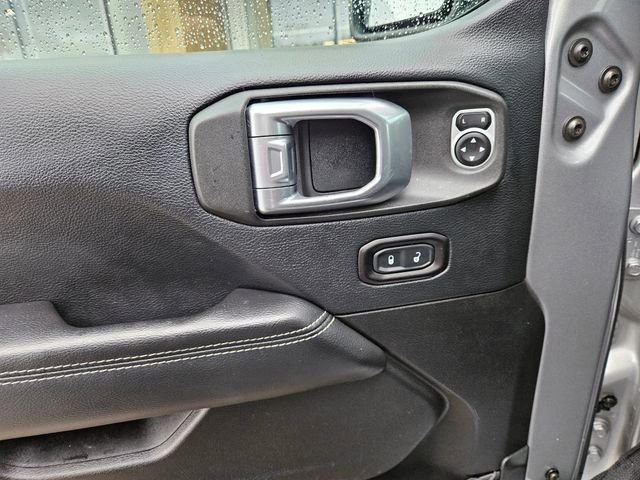 Used 2018 Jeep Wrangler Unlimited Sahara image 17