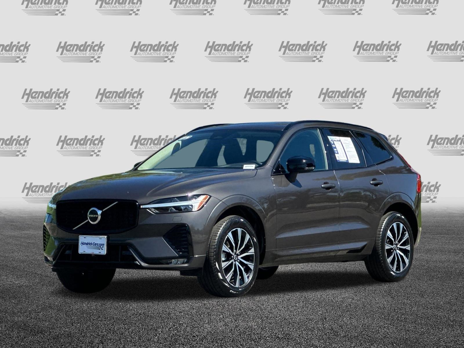 Used 2025 Volvo XC60 B5 Core image 9