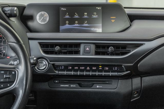 Used 2022 Lexus UX 200 image 7