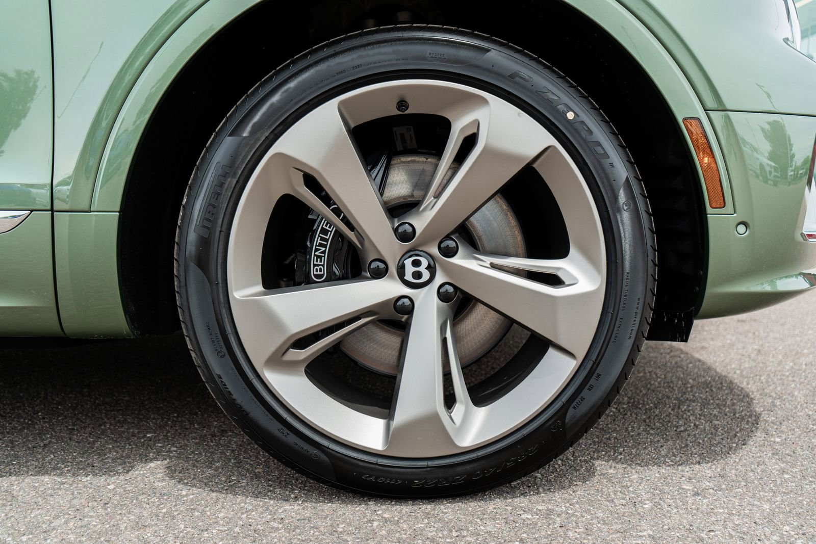 New 2026 Bentley Bentayga AWD/4WD image 16