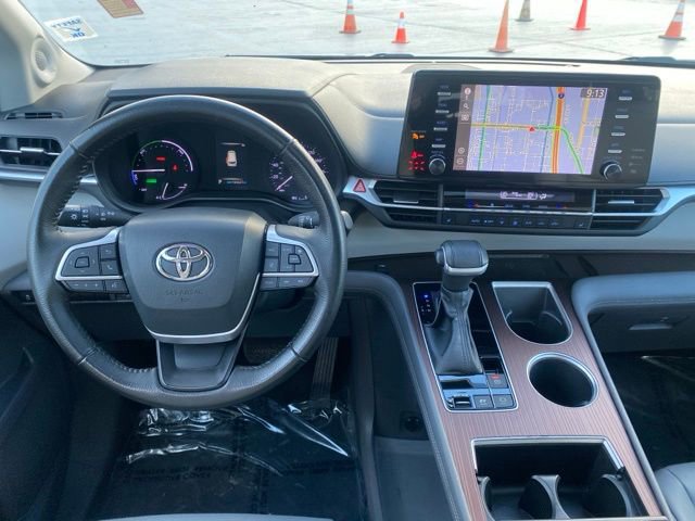 Used 2022 Toyota Sienna XLE image 11