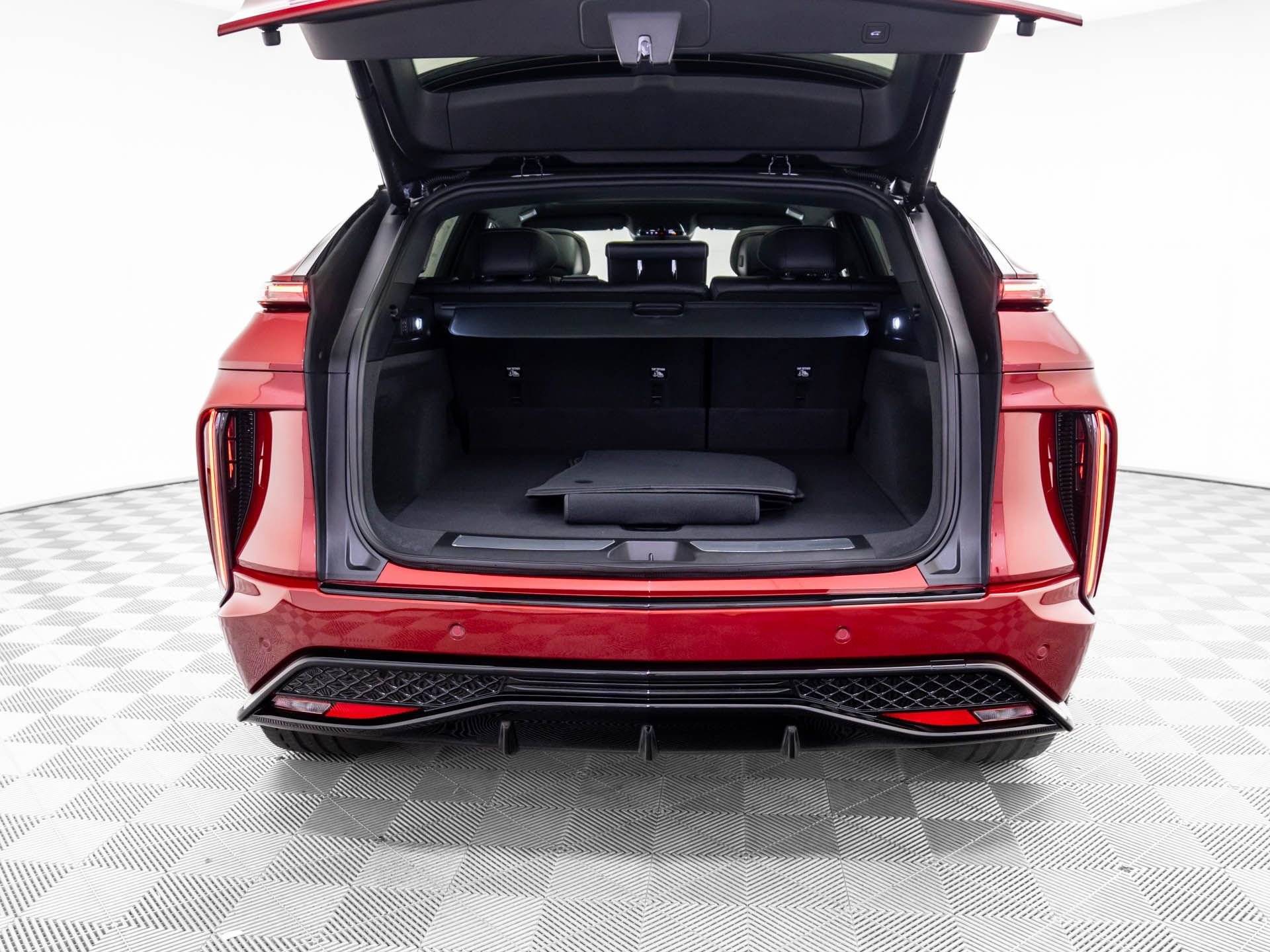 New 2026 Cadillac Lyriq V w/ LPO, Floor Liner Package image 30