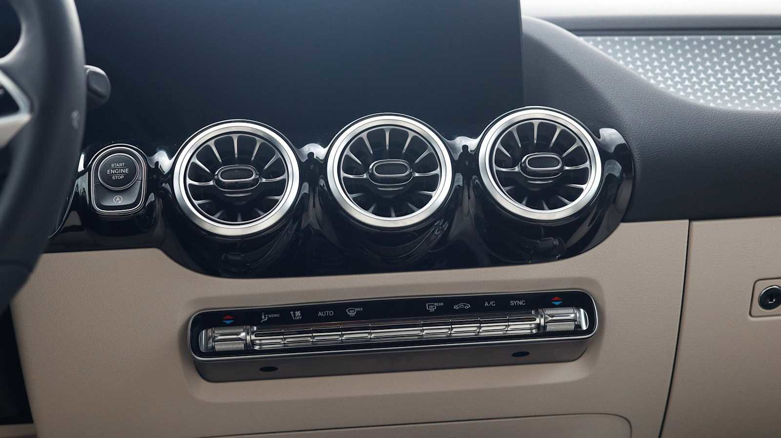 Used 2025 Mercedes-Benz GLA 250 4MATIC image 21