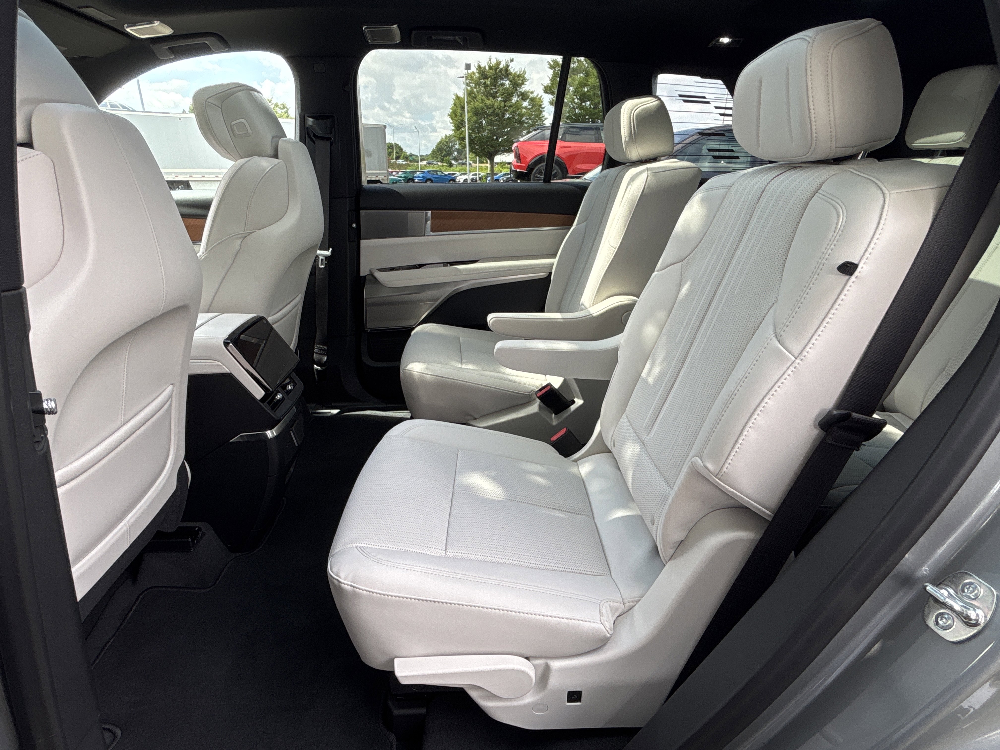 New 2026 Cadillac Vistiq Sport image 30