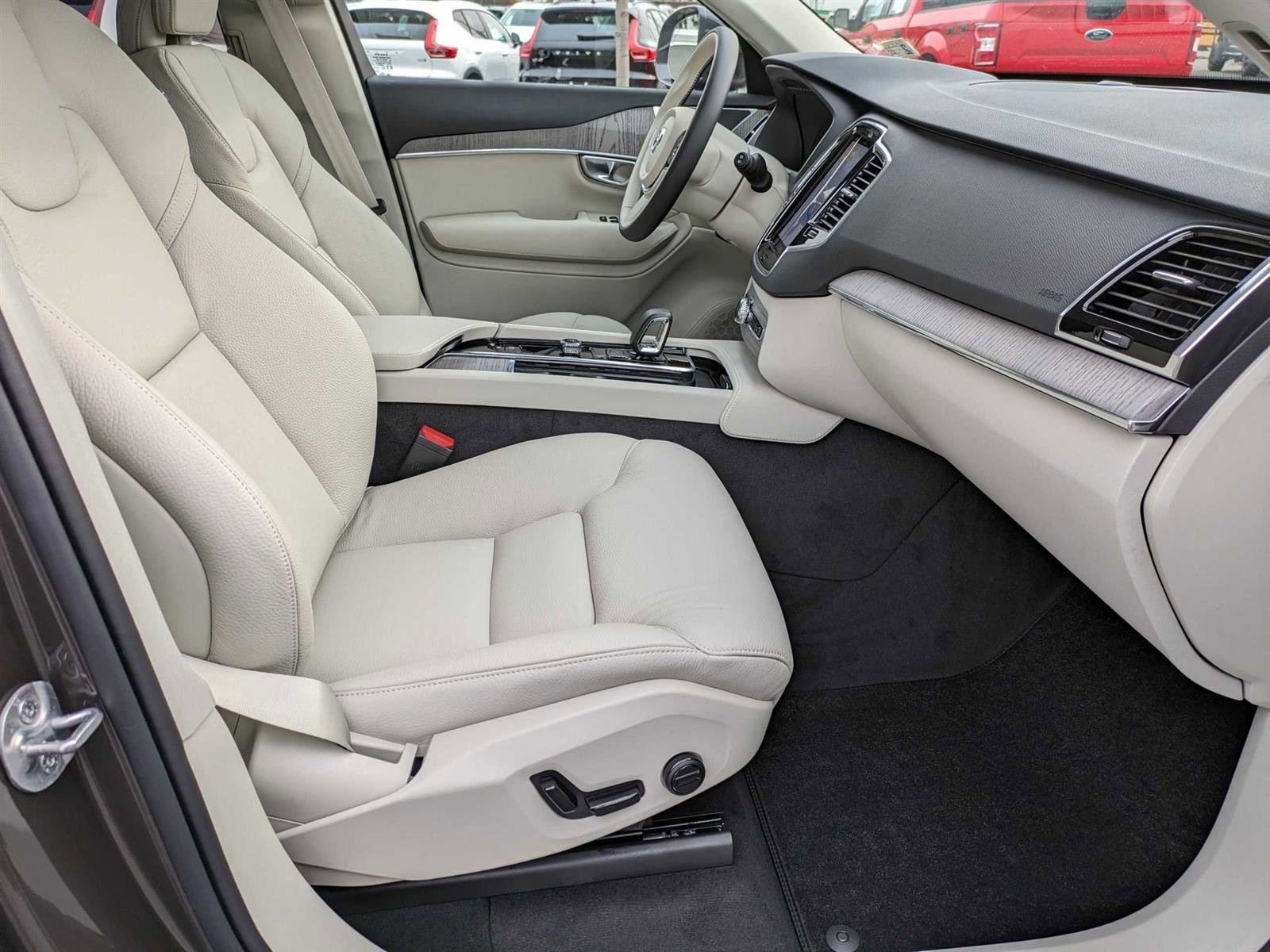 New 2024 Volvo XC90 T8 Plus image 43