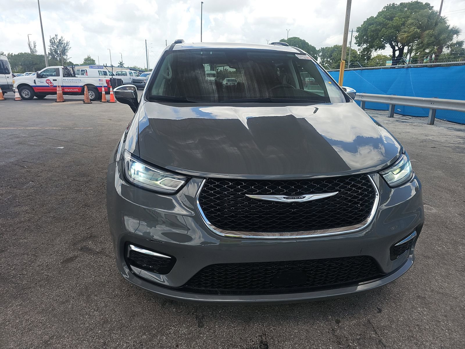 Used 2023 Chrysler Pacifica Limited FWD video 2