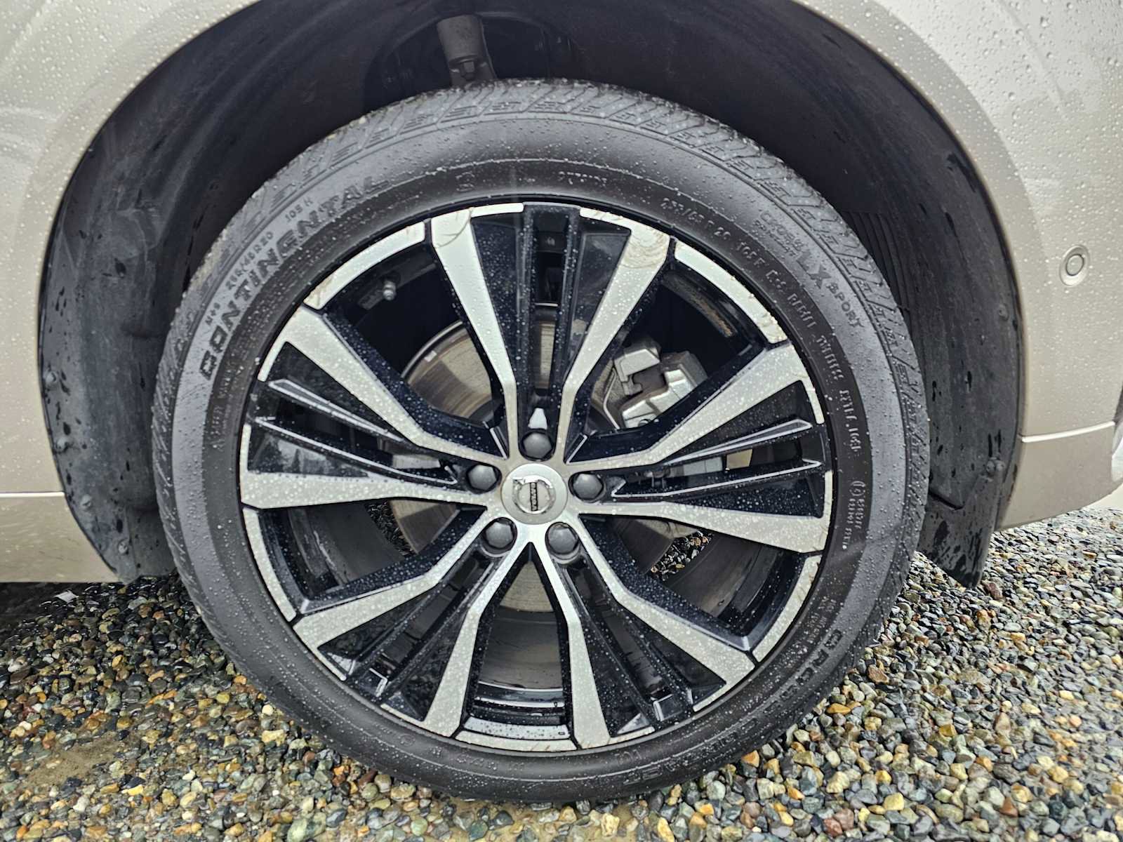 Used 2025 Volvo XC60 B5 Plus w/ Protection Package Premier image 9