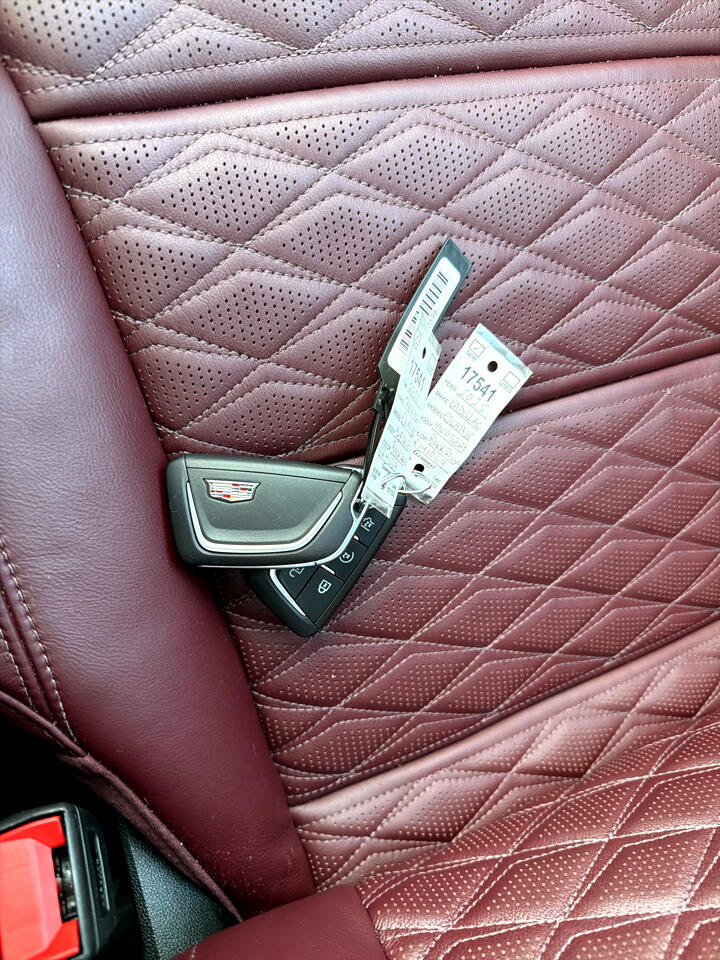 Used 2025 Cadillac Escalade ESV Sport w/ Touring Package image 32