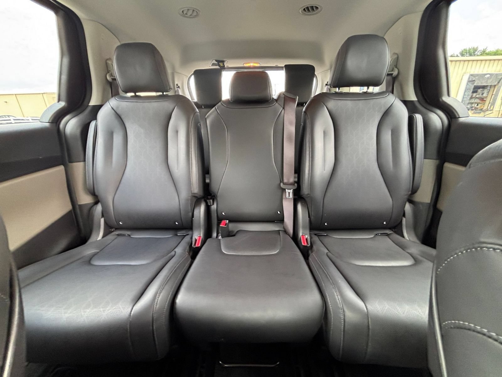 Used 2026 Kia Carnival FWD image 39