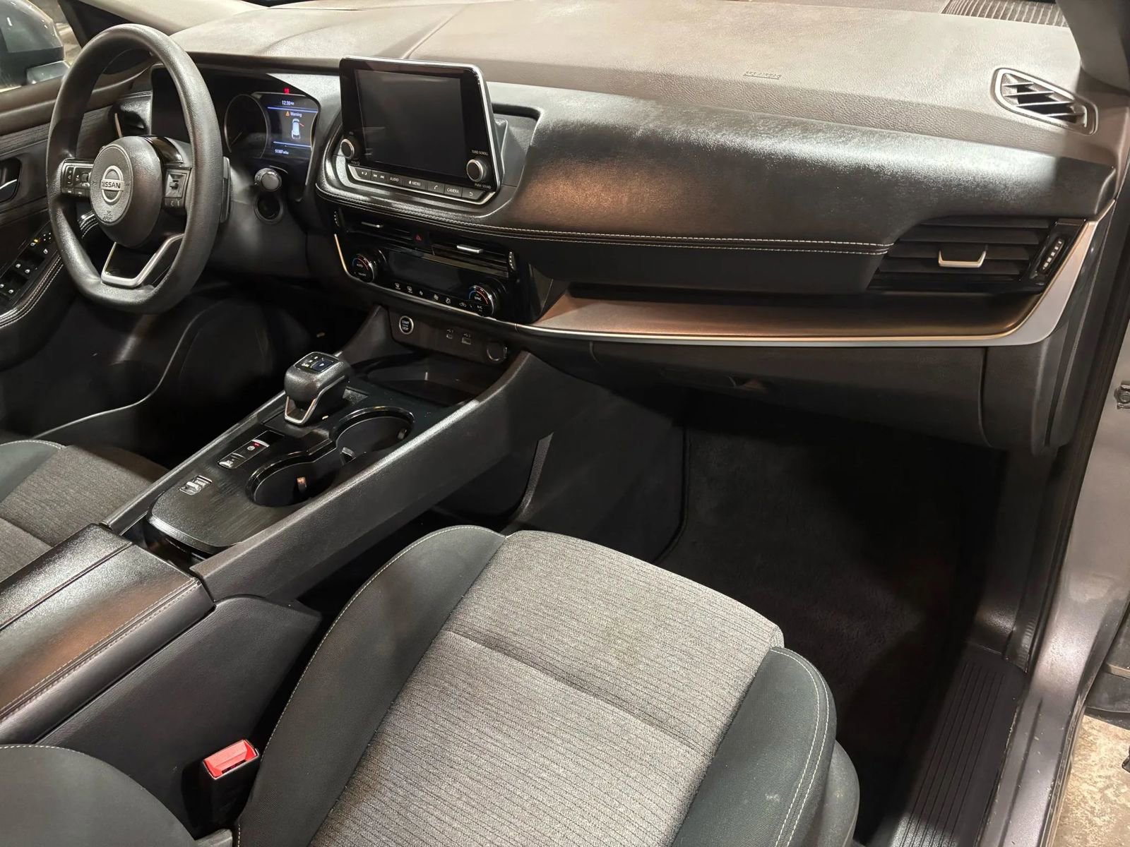 Used 2021 Nissan Rogue SV image 34