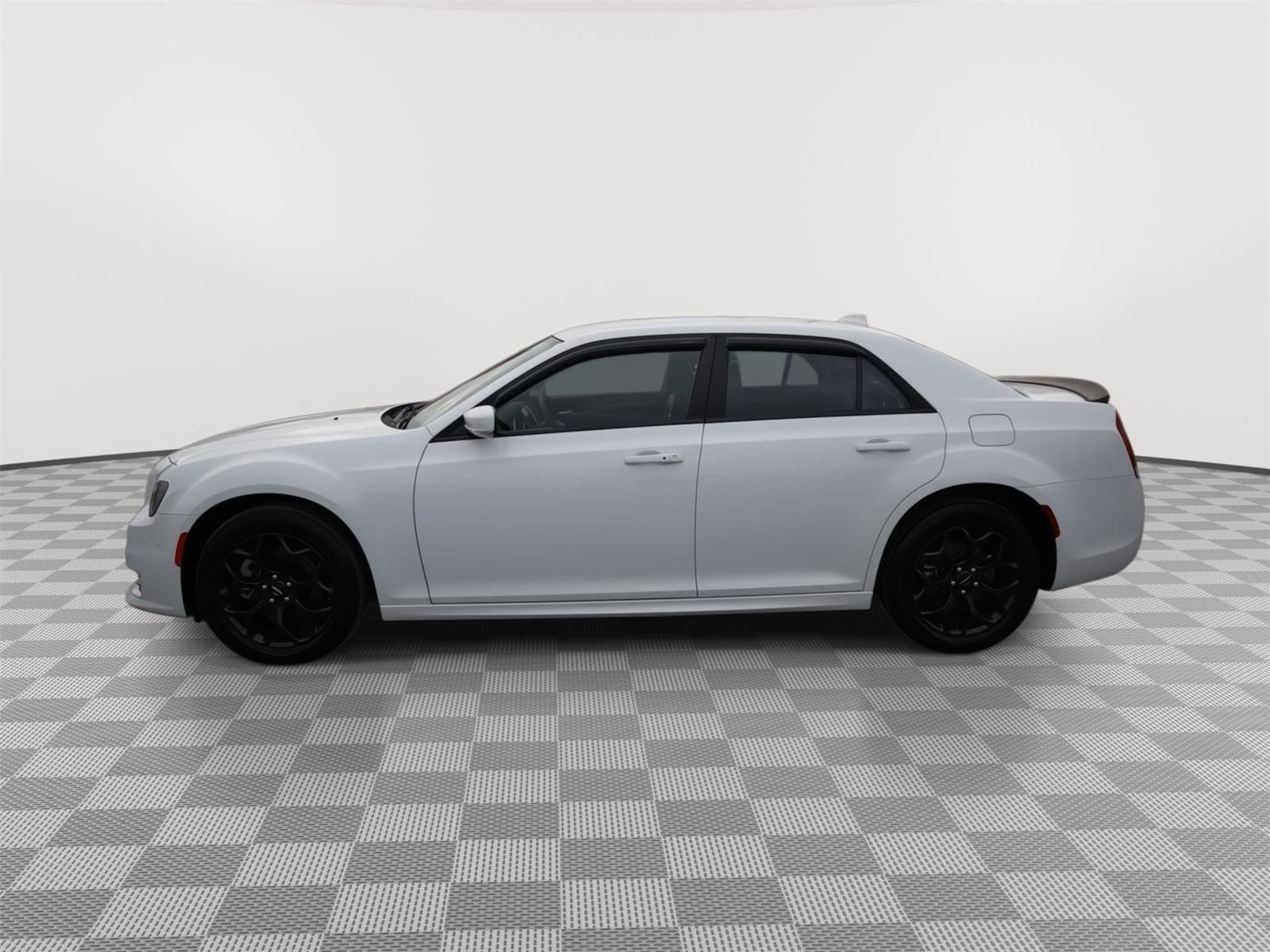 Used 2023 Chrysler 300 Touring L image 13