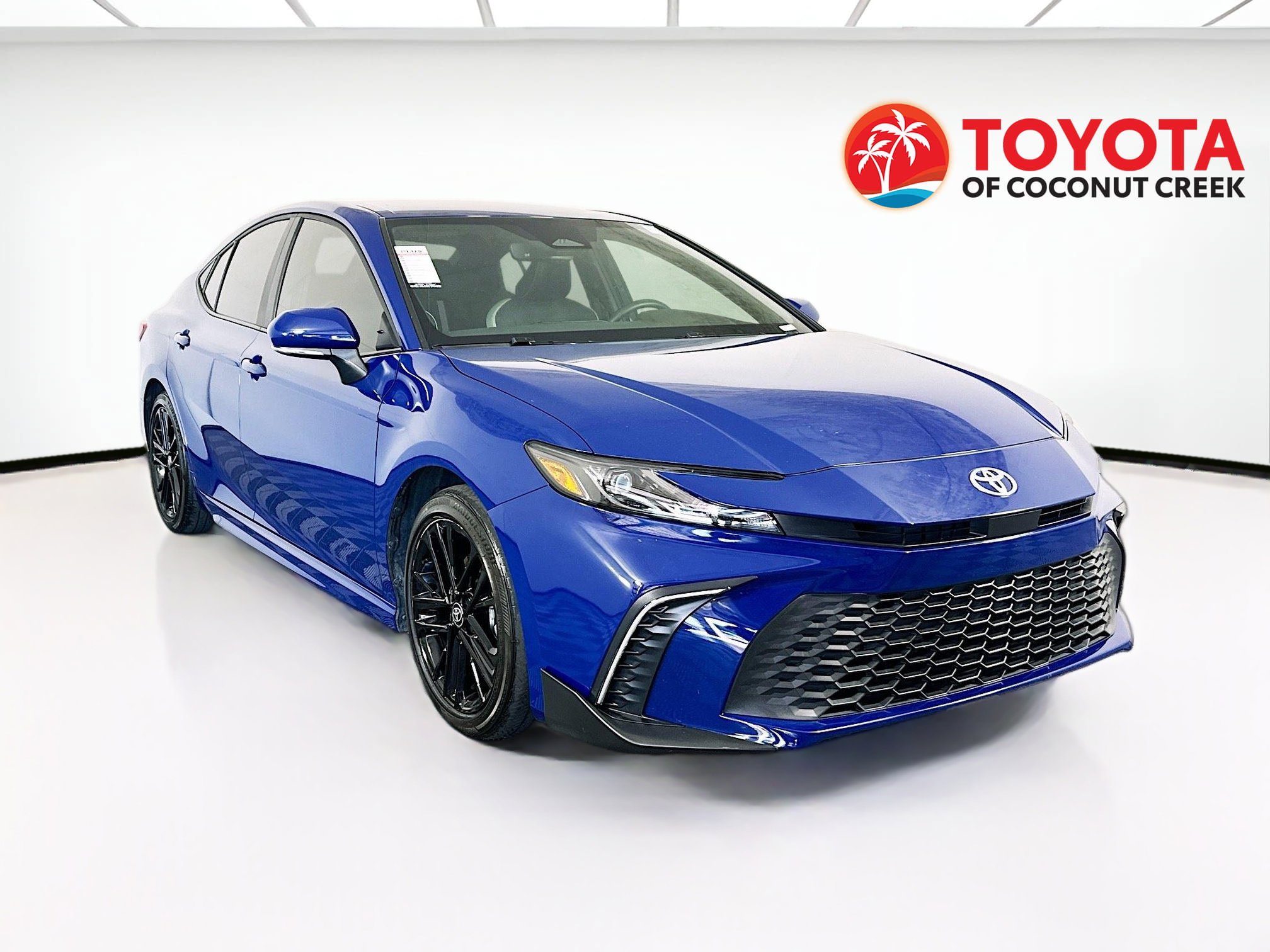 Used 2025 Toyota Camry SE w/ Convenience Package FWD image 1