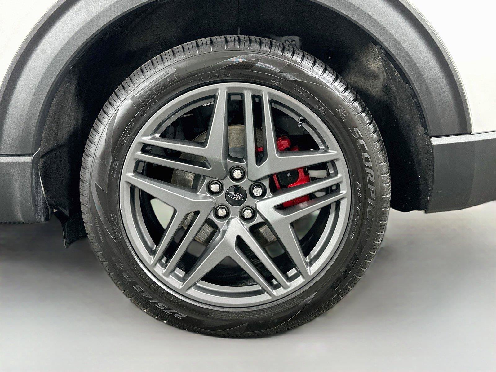 Used 2025 Ford Explorer ST AWD/4WD image 32