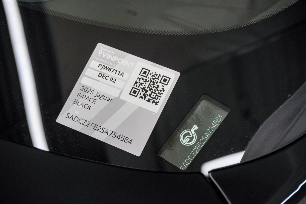 Used 2025 Jaguar F-PACE SVR image 33