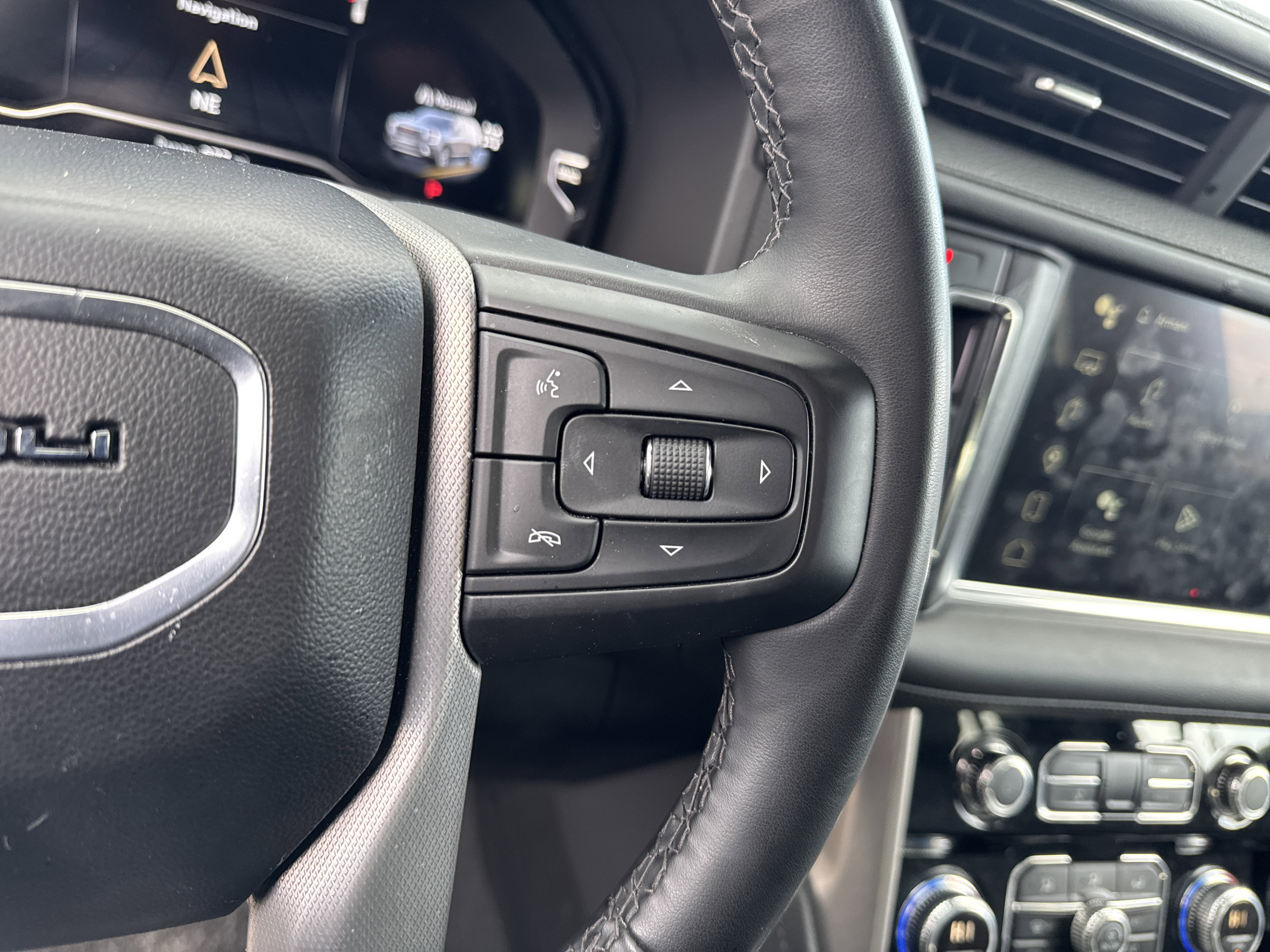 Used 2024 GMC Yukon XL Denali image 18