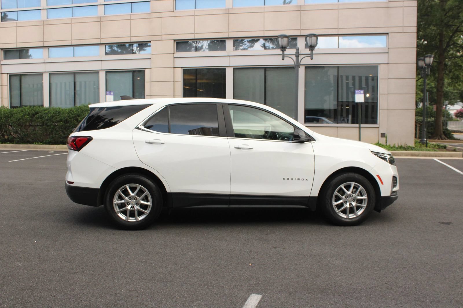 Used 2022 Chevrolet Equinox LT FWD image 6