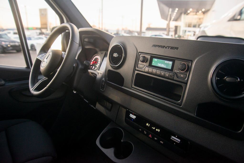 Used 2025 Mercedes-Benz Sprinter 2500 image 31