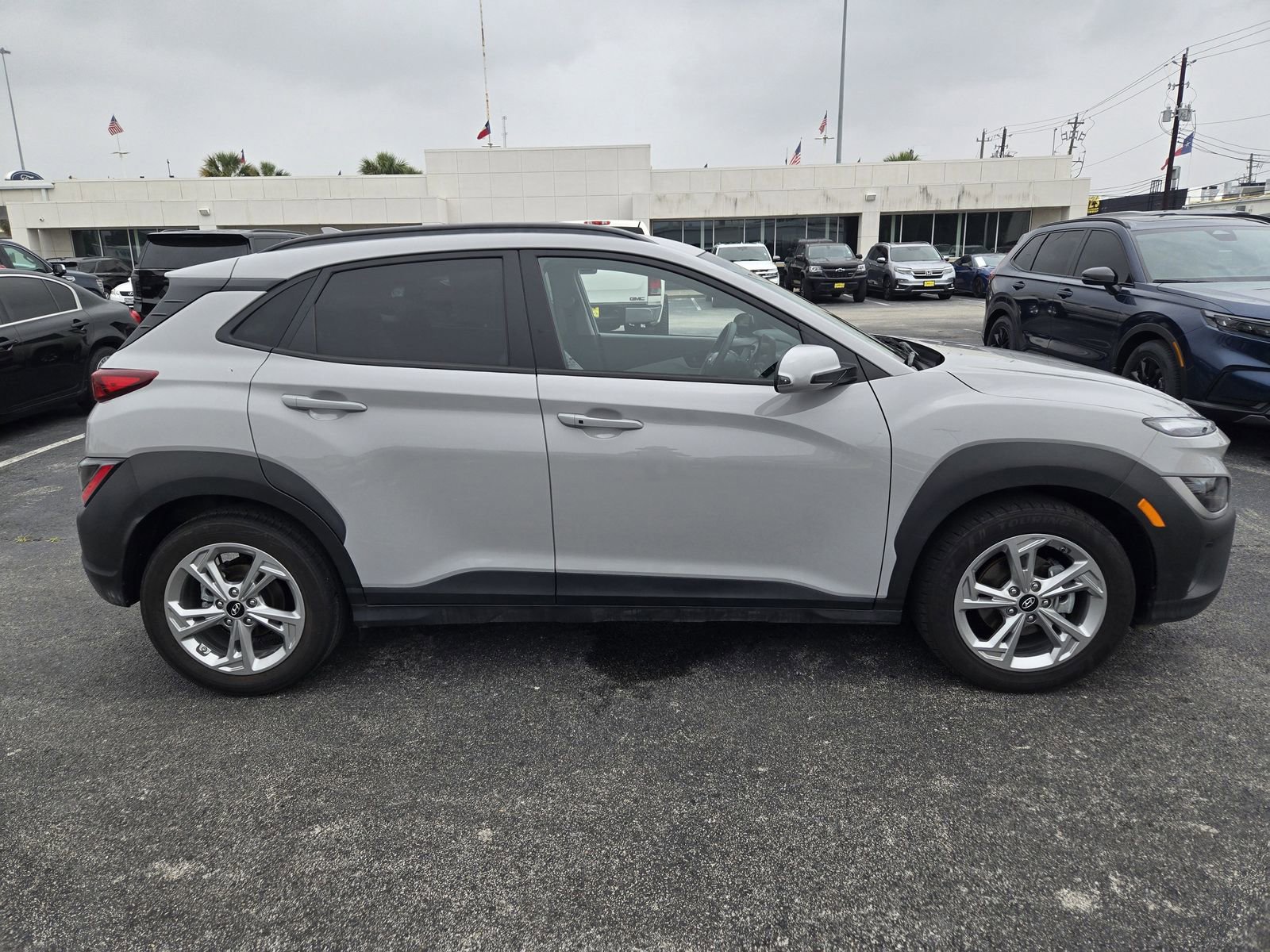 Used 2023 Hyundai Kona SEL FWD image 4