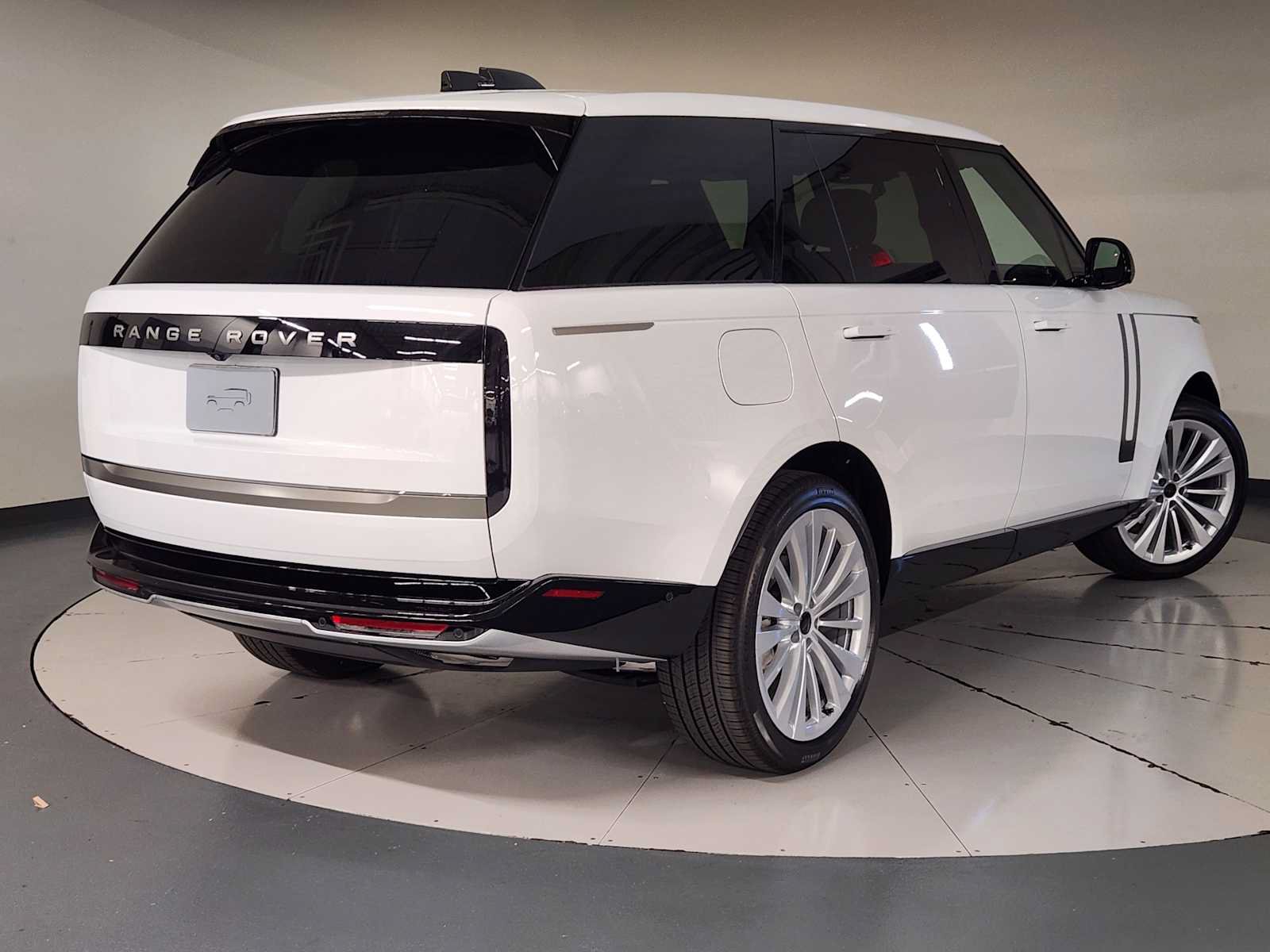 New 2026 Land Rover Range Rover Long Wheelbase SE AWD/4WD image 2
