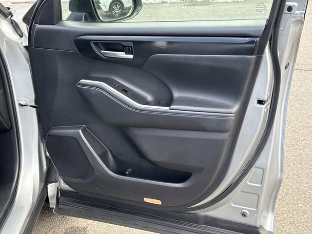 Used 2024 Toyota Highlander XSE image 8