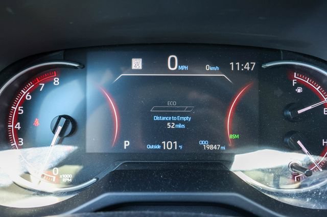 Used 2025 Toyota RAV4 XLE FWD image 28