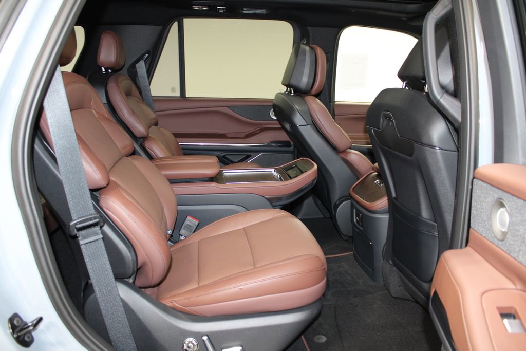 New 2025 Lincoln Navigator Reserve image 35