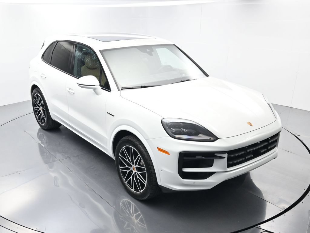Certified 2025 Porsche Cayenne E-Hybrid w/ Premium Package Plus AWD/4WD image 46