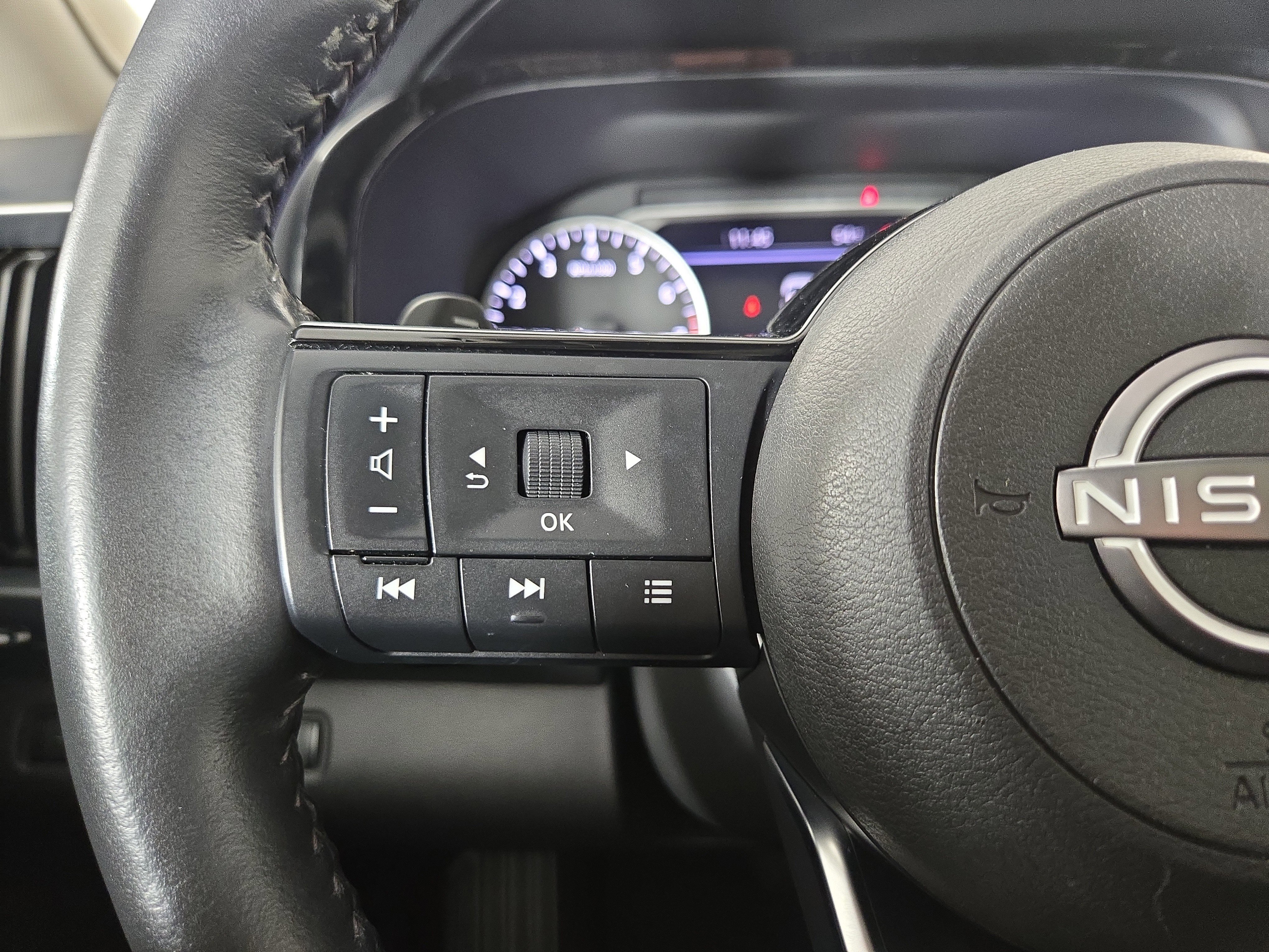 Used 2024 Nissan Pathfinder SL w/ SL Premium Package image 16