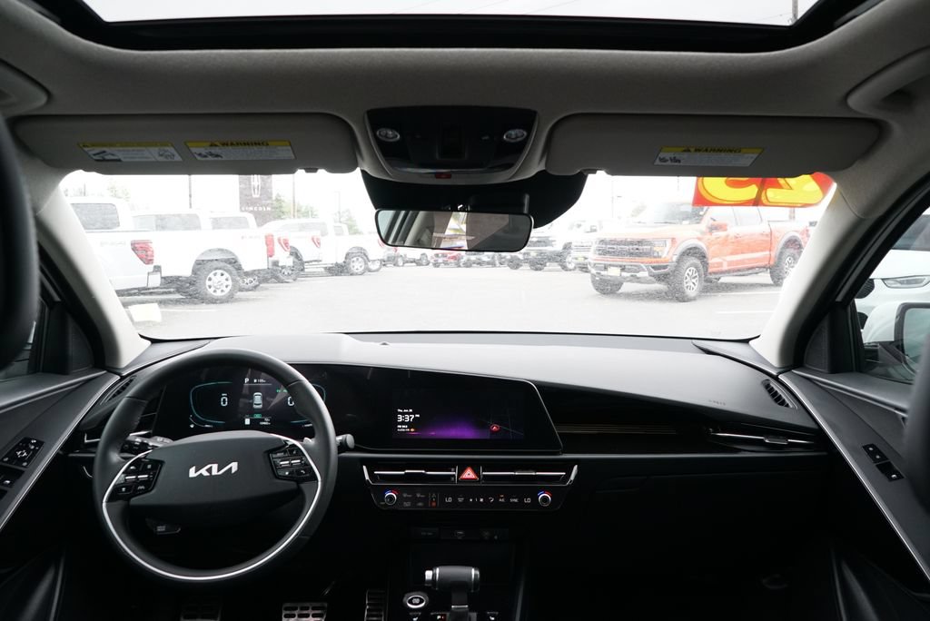 Used 2025 Kia Niro EX Touring FWD image 13