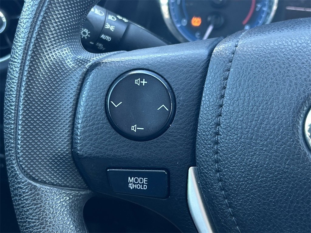 Used 2019 Toyota Corolla L image 30