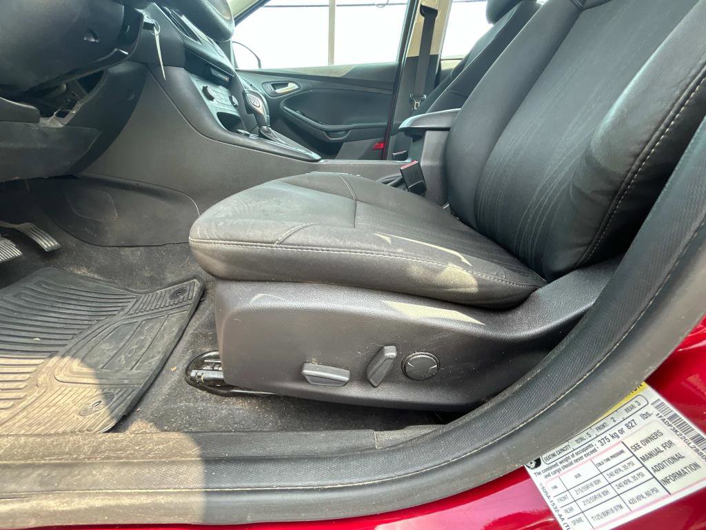 Used 2016 Ford Focus SE w/ SE Power Seat Package image 15