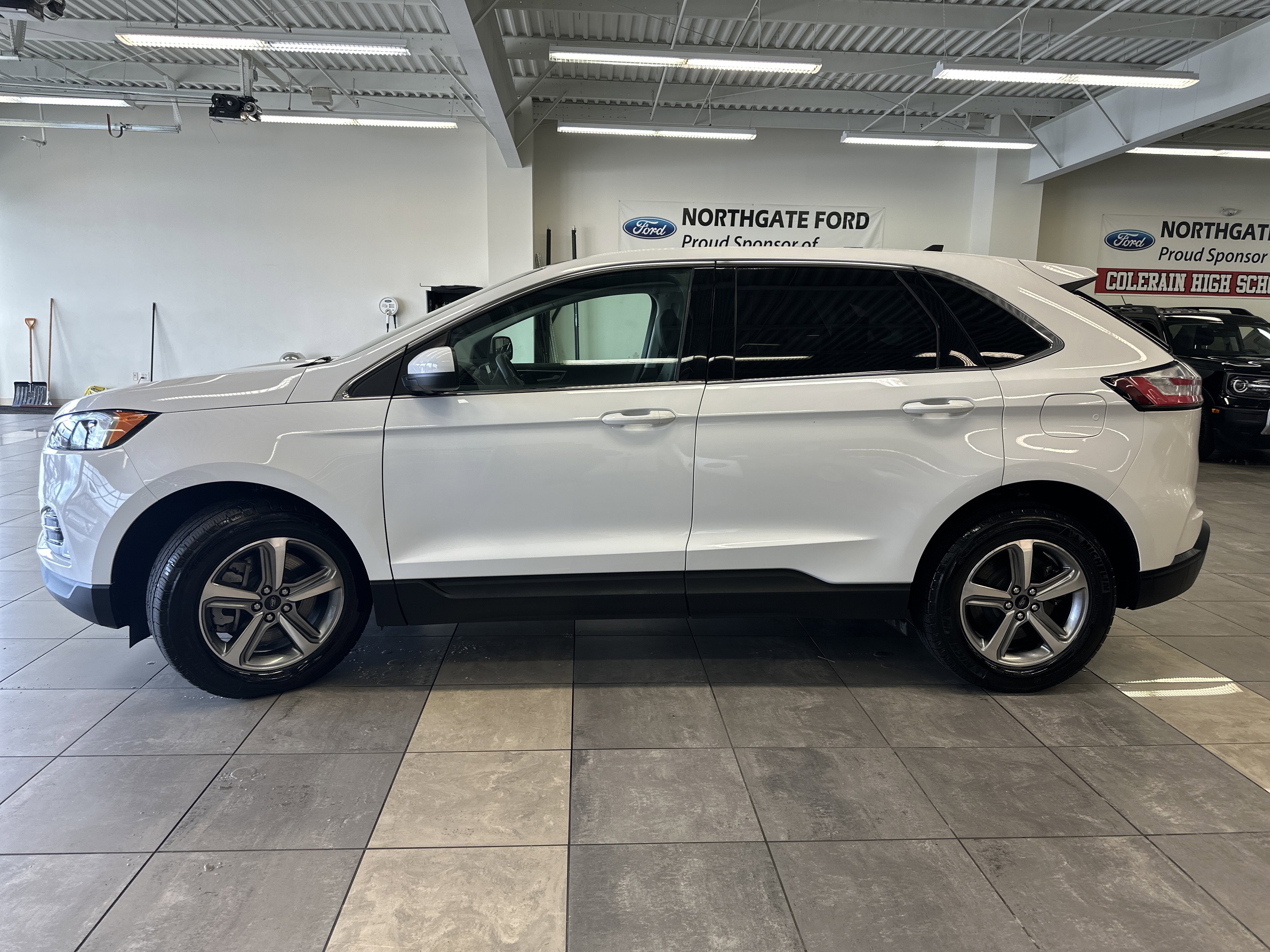 Used 2024 Ford Edge SEL w/ Convenience Package image 16
