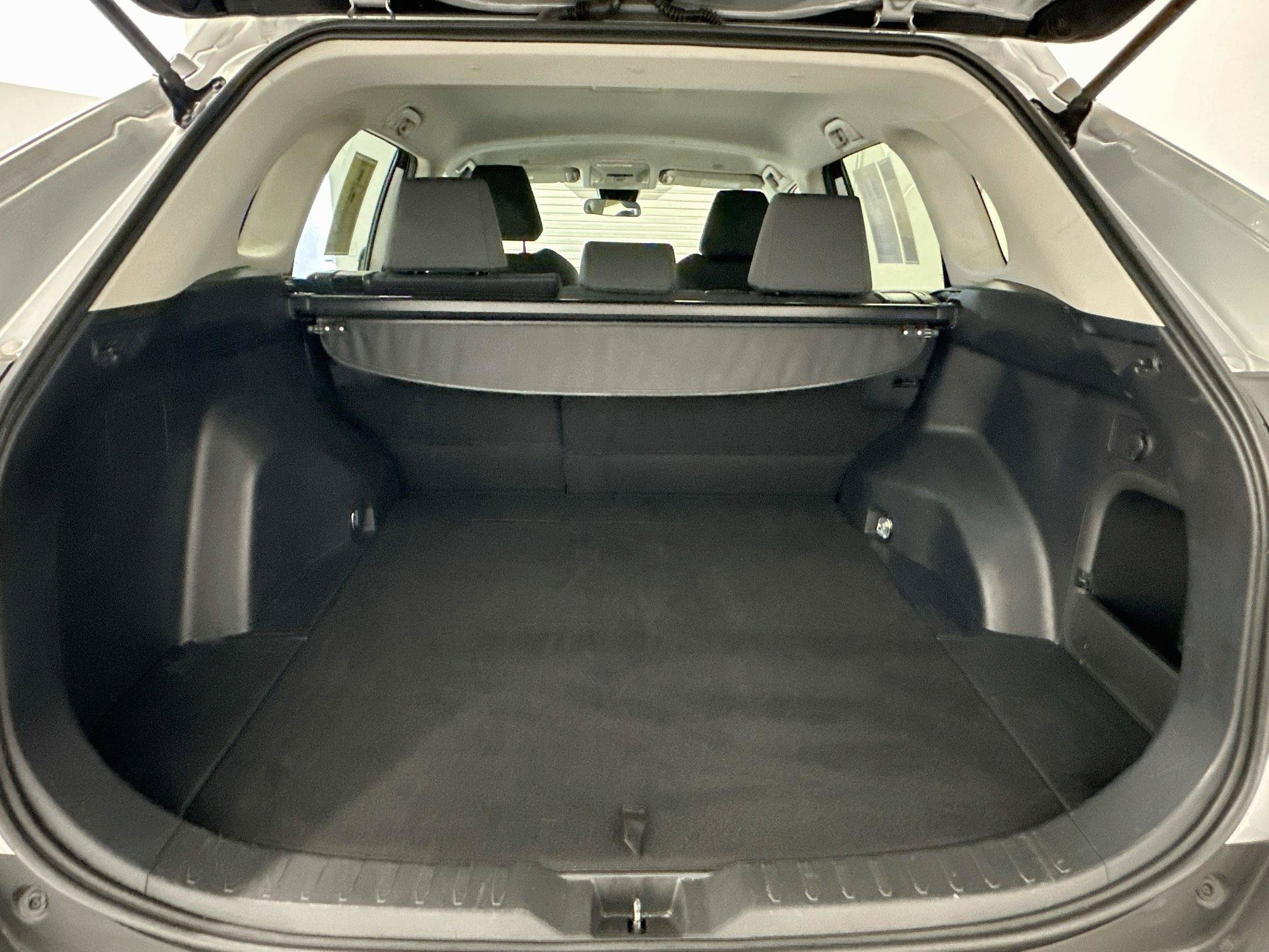 Used 2025 Toyota RAV4 XLE AWD/4WD image 30
