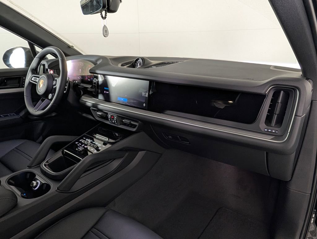 Certified 2025 Porsche Cayenne S image 19