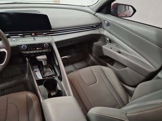 Used 2023 Hyundai Elantra SEL w/ Convenience Package image 9