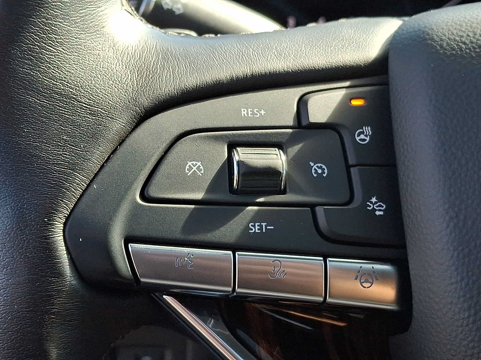 Used 2023 Cadillac Escalade Premium Luxury w/ LPO, Floor Liner Package AWD/4WD image 20