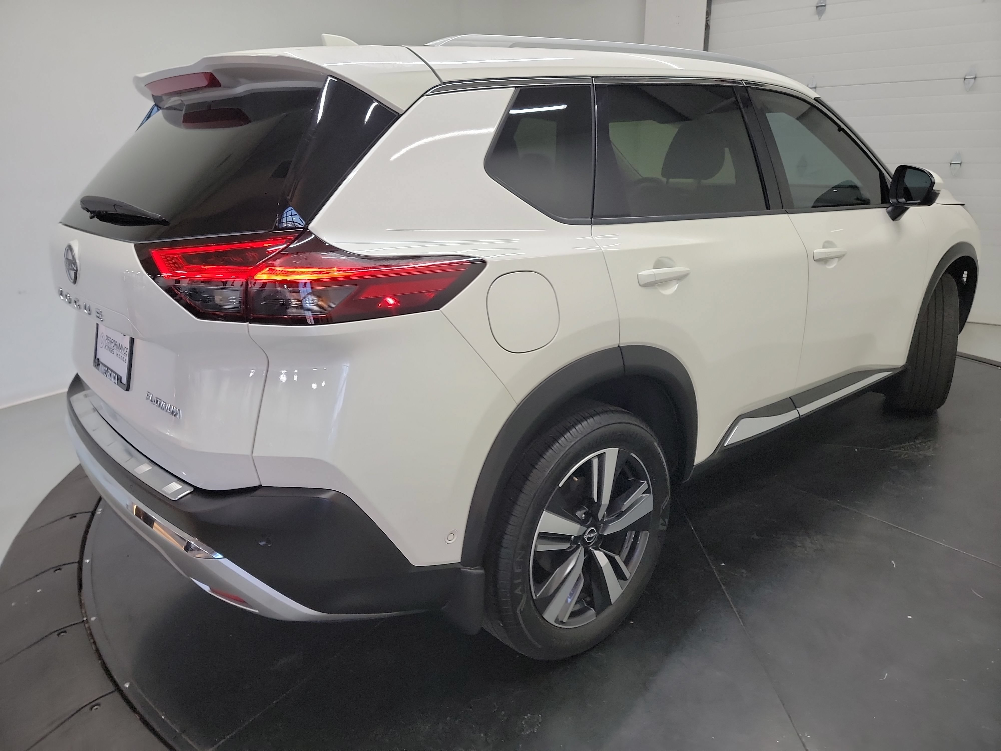 Used 2023 Nissan Rogue Platinum FWD image 9